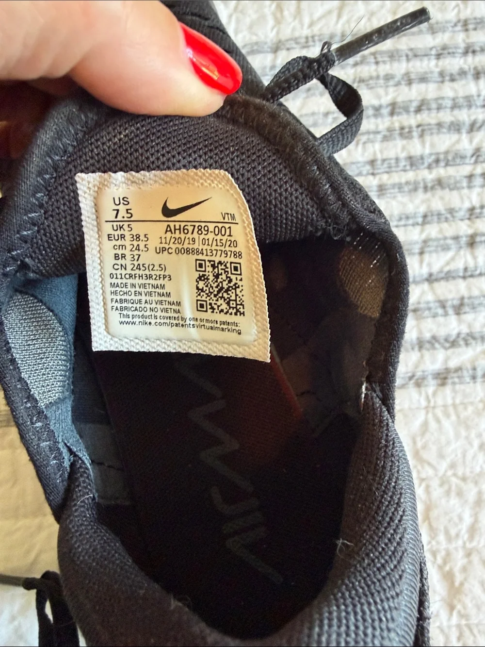 Nike Air Max 270 Women’s Sneakers - Black/White